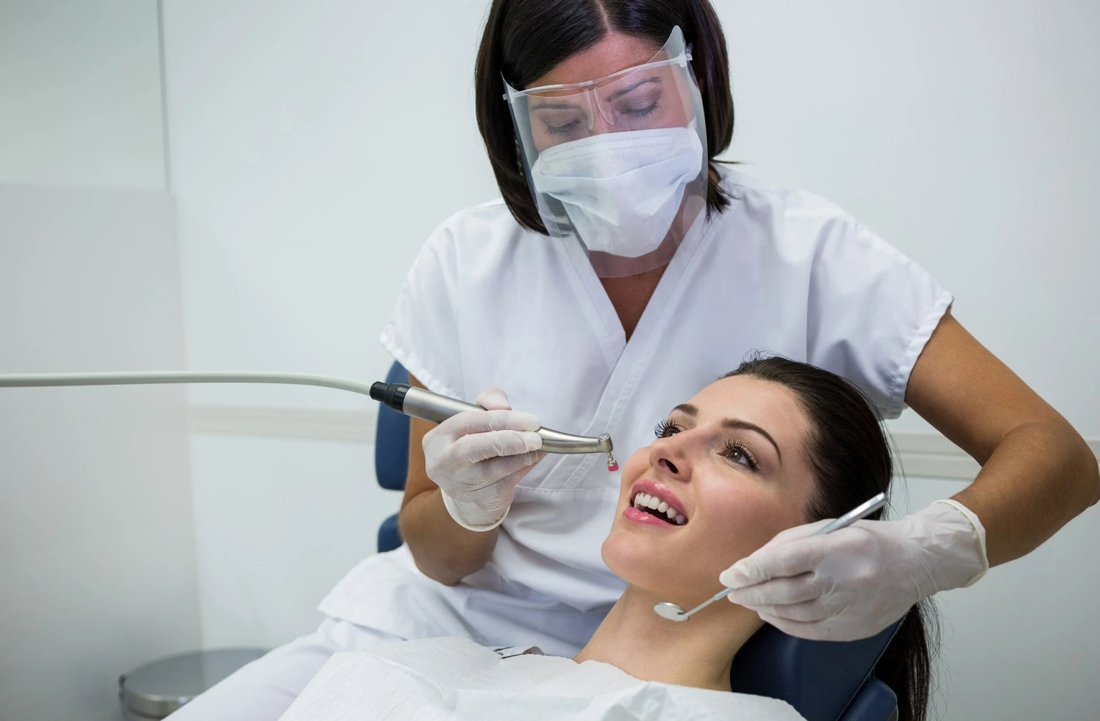 woman-at-dentist